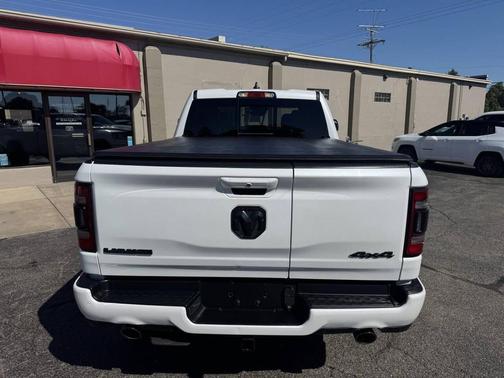 Ivory White Tri-Coat Pearlcoat 2022 RAM 1500 Laramie