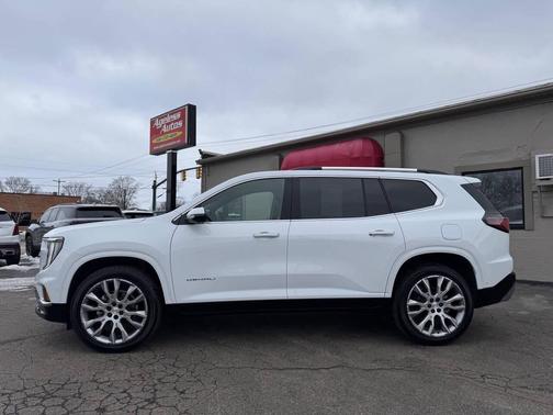 2025 GMC Acadia Denali