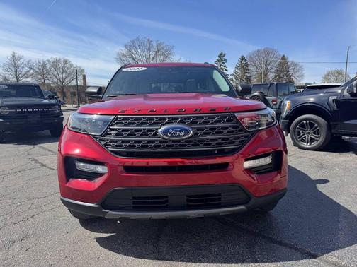 Rapid Red Metallic Tinted Clearcoat 2021 Ford Explorer XLT