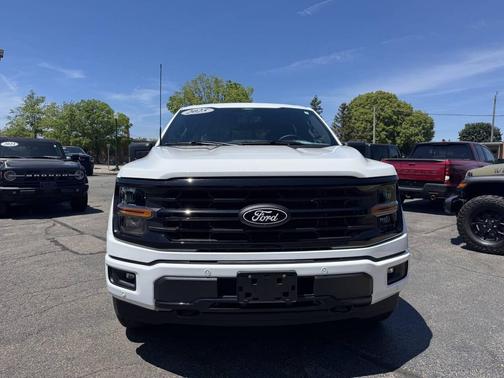 Oxford White 2025 Ford F-150 XLT