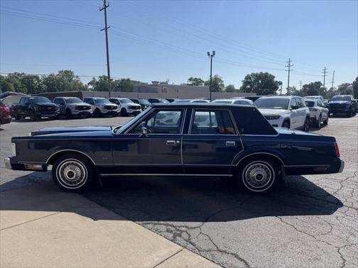 1985 Lincoln Town Car Base 4dr Sedan