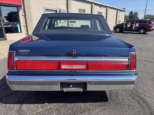 1985 Lincoln Town Car Base 4dr Sedan