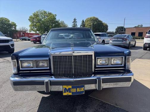 1985 Lincoln Town Car Base 4dr Sedan