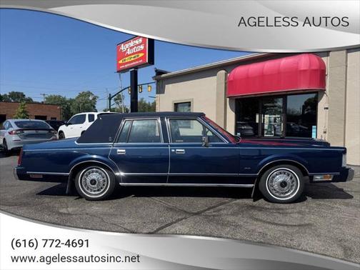 1985 Lincoln Town Car Base 4dr Sedan