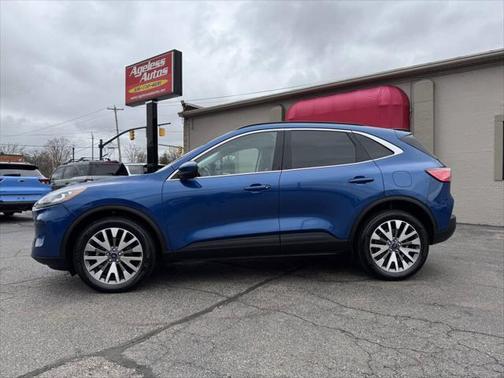 2022 Ford Escape Titanium