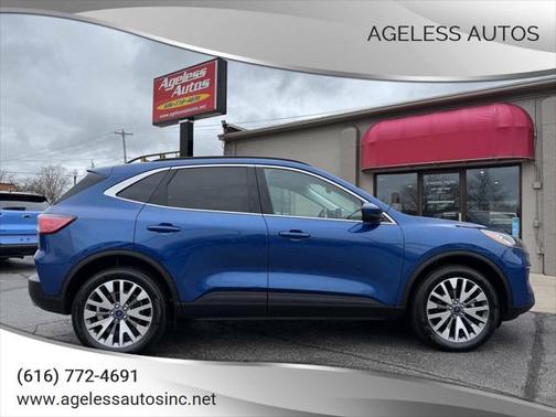 2022 Ford Escape Titanium
