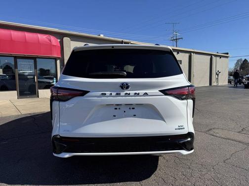 2024 Toyota Sienna XSE 7 Passenger