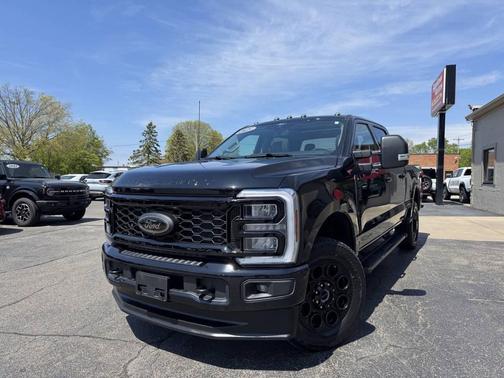 Agate Black Metallic 2025 Ford F-350 XLT