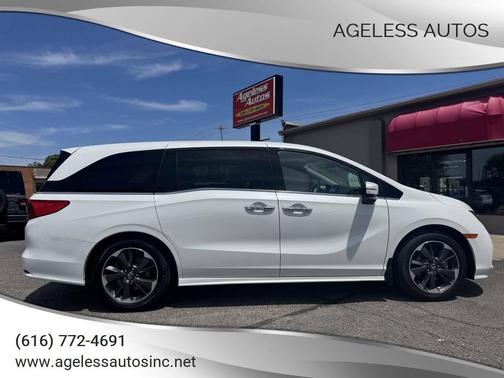 Platinum White Pearl 2024 Honda Odyssey Touring