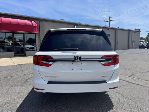Platinum White Pearl 2024 Honda Odyssey Touring