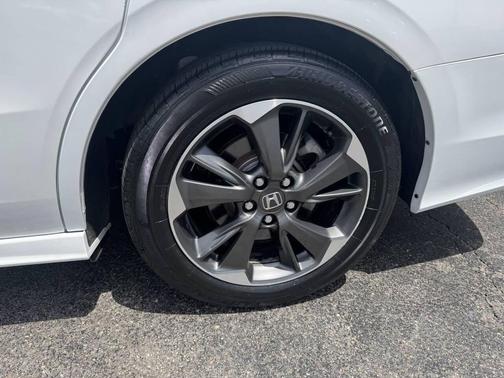 Platinum White Pearl 2024 Honda Odyssey Touring