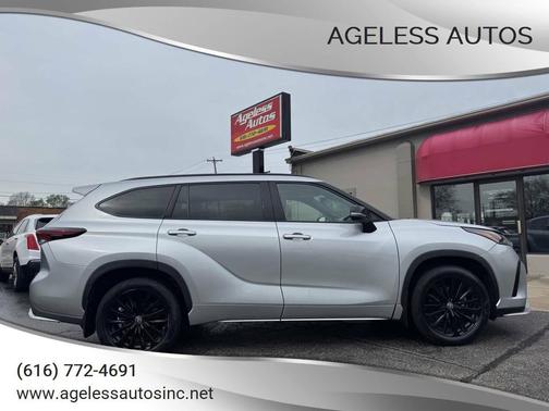 Celestial Silver Metallic 2024 Toyota Highlander XSE
