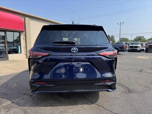 2024 Toyota Sienna XSE 7 Passenger