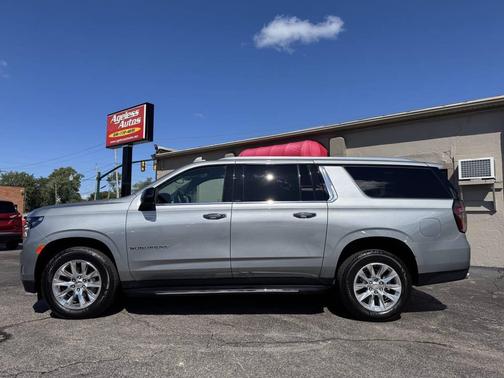 2023 Chevrolet Suburban Premier