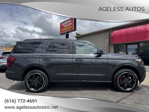 Dark Matter Metallic 2022 Ford Expedition Limited