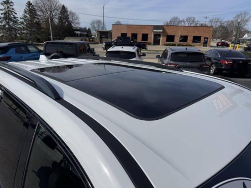 White 2024 Chevrolet Traverse RS