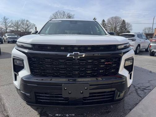 White 2024 Chevrolet Traverse RS