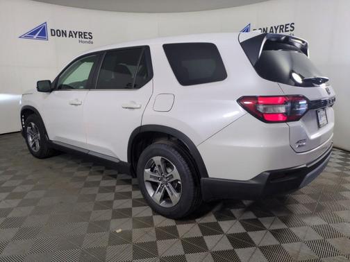 Platinum White 2023 Honda Pilot EX-L 7-Passenger
