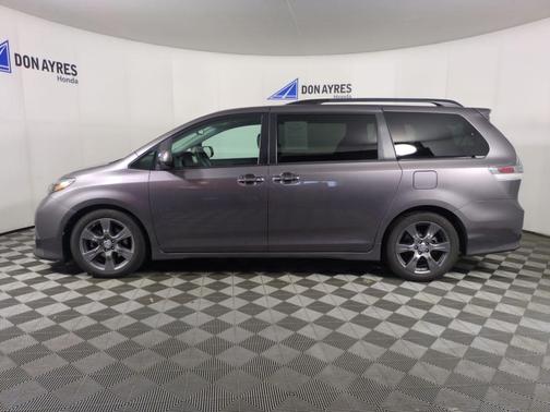 2017 Toyota Sienna SE