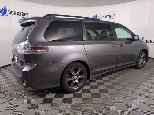 2017 Toyota Sienna SE