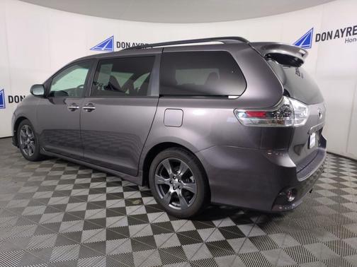 2017 Toyota Sienna SE