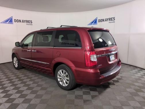 2016 Chrysler Town & Country Limited Platinum