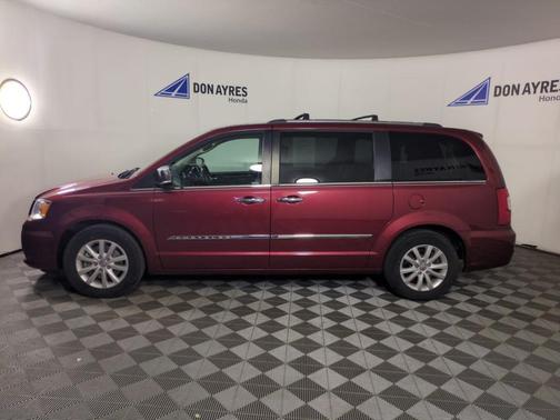 2016 Chrysler Town & Country Limited Platinum