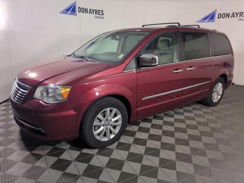 2016 Chrysler Town & Country Limited Platinum