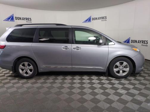 2015 Toyota Sienna LE
