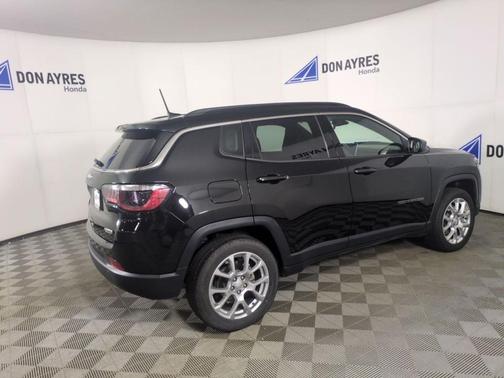 2023 Jeep Compass Latitude Lux