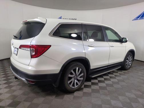 White 2019 Honda Pilot EX