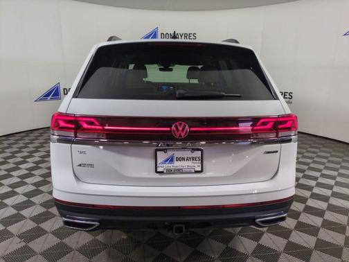 Pure White 2024 Volkswagen Atlas 2.0T SE