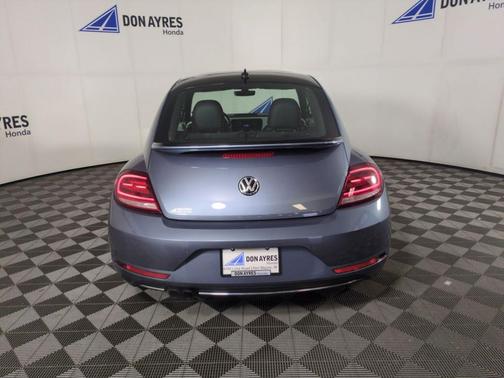 2018 Volkswagen Beetle 2.0T SE