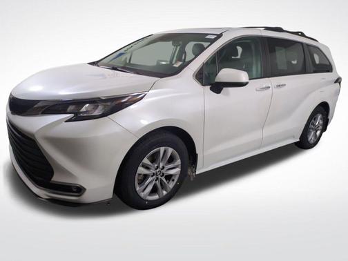 2022 Toyota Sienna XLE