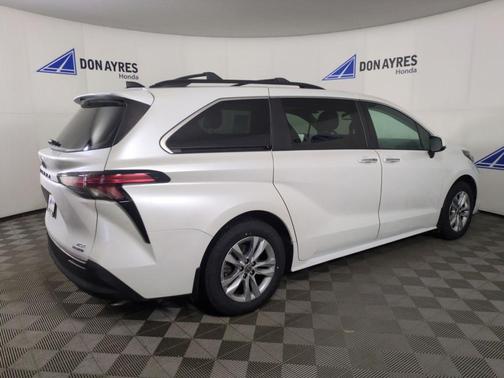 2022 Toyota Sienna XLE