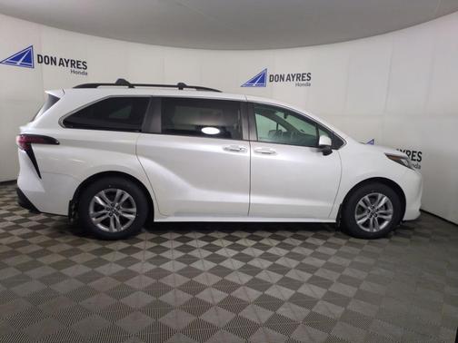 2022 Toyota Sienna XLE