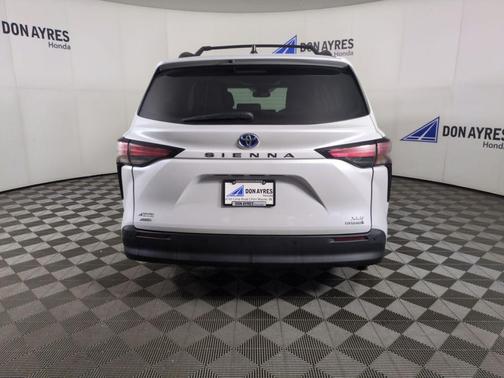 2022 Toyota Sienna XLE
