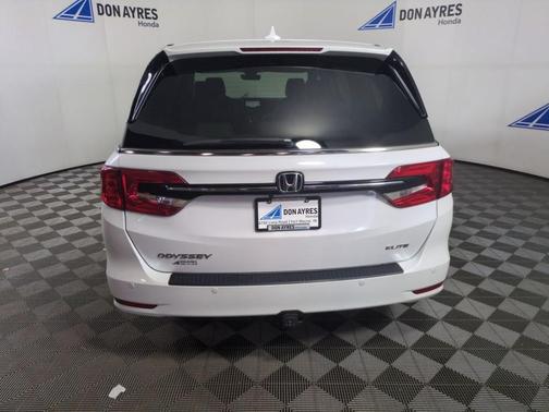 White 2024 Honda Odyssey Elite