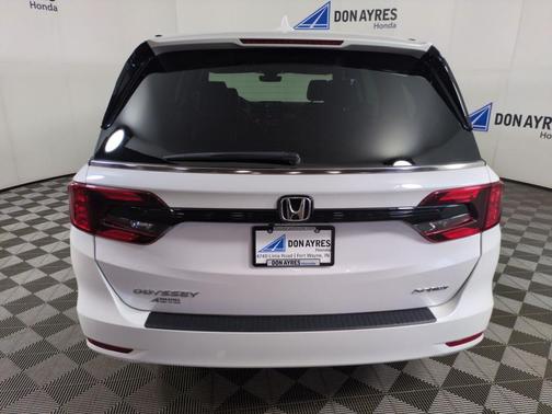 White 2024 Honda Odyssey Sport