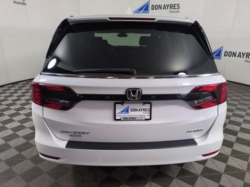 White 2024 Honda Odyssey Sport