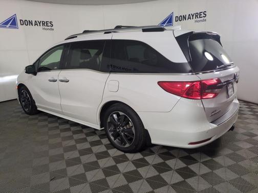 White 2024 Honda Odyssey Elite