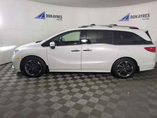 White 2024 Honda Odyssey Elite
