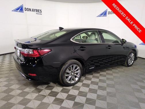 2017 Lexus ES 300h Base