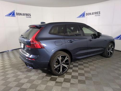 2025 Volvo XC60 Plug-In Hybrid T8 Ultra
