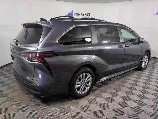 2025 Toyota Sienna XLE