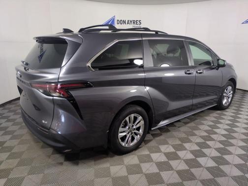 2025 Toyota Sienna XLE