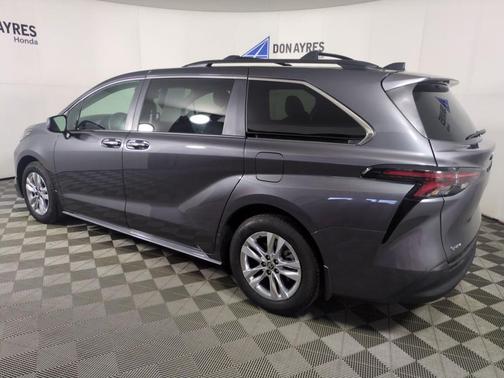 2025 Toyota Sienna XLE