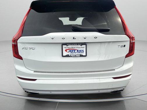 2021 Volvo XC90 T5 Momentum