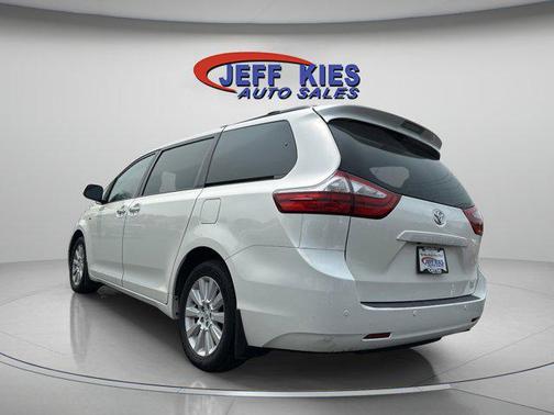 2016 Toyota Sienna XLE