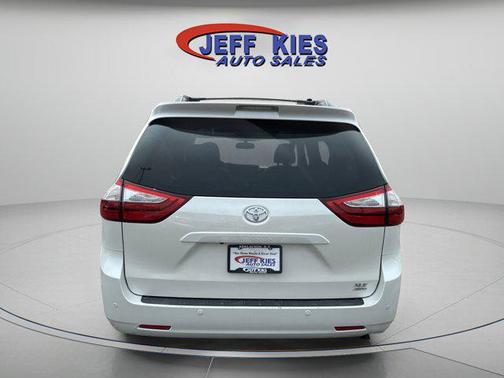 2016 Toyota Sienna XLE